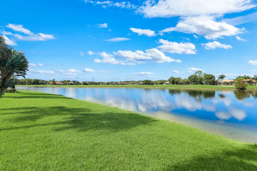 8737 Mustang Island Cir, Naples, FL 34113