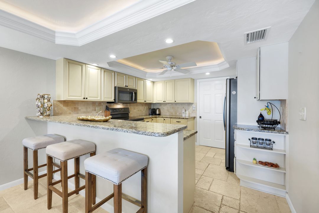 1400 Blue Point Ave #202, Naples, FL 34102