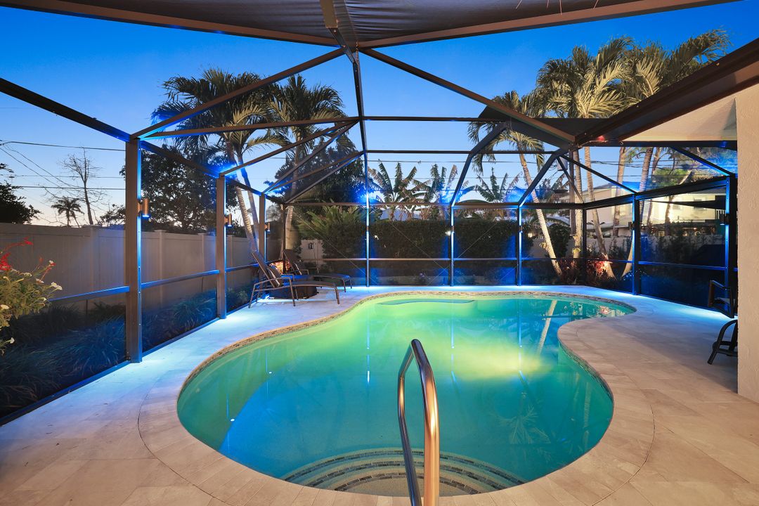 585 100th Ave N, Naples, FL 34108