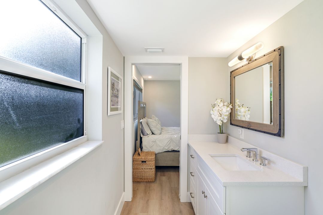 780 10th Ave S #5, Naples, FL 34102