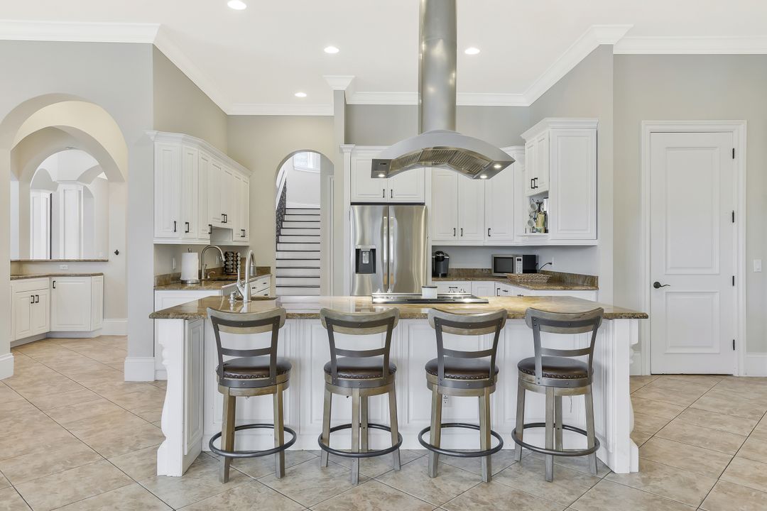 541 Taylor Ct, Marco Island, FL 34145