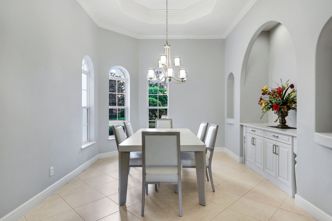 5799 Hammock Isles Dr, Naples, FL 34119