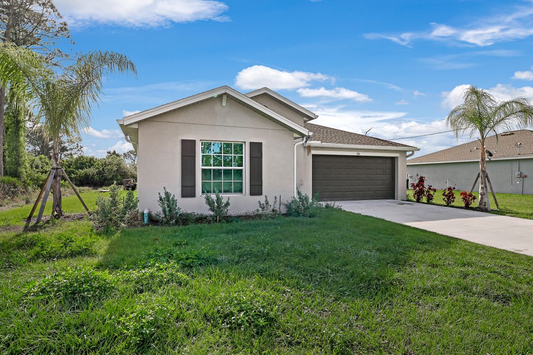 360 Pembroke St, Lehigh Acres, FL 33974