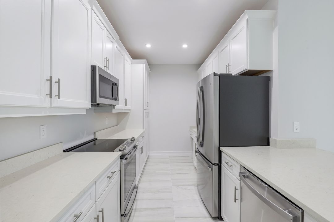 7473 Rockefeller Dr, Naples, FL 34119