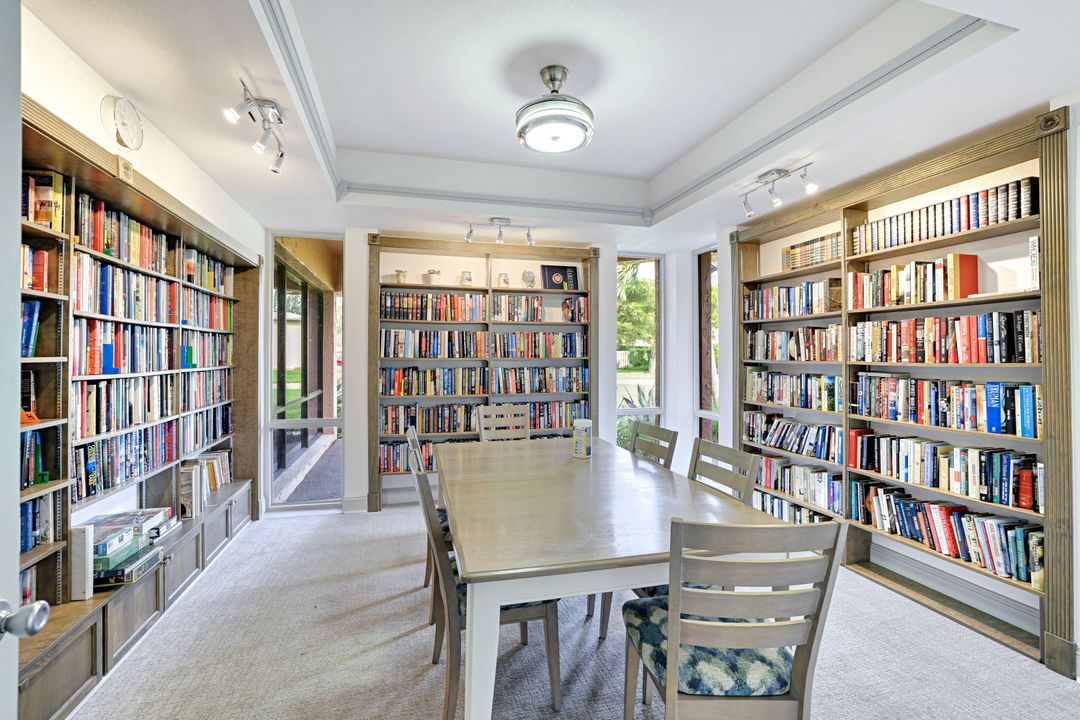 170 Turtle Lake Ct  #109, Naples, FL 34105