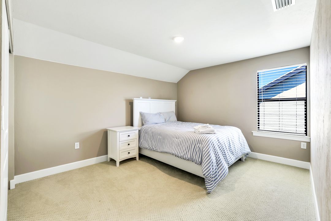 9373 Surfbird Ct, Naples, FL 34120