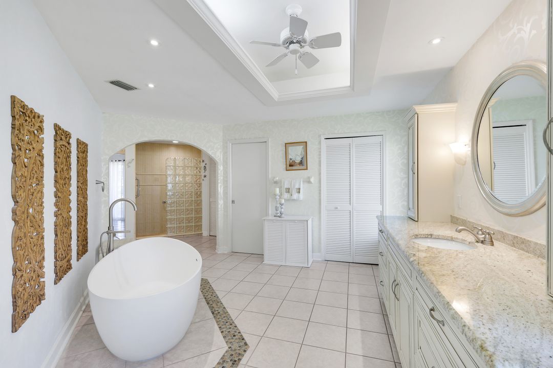 16111 Forest Oaks Dr, Fort Myers, FL 33908