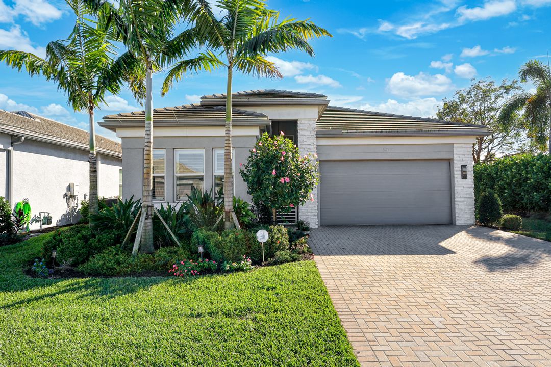11555 Jacaranda Dr, Naples, FL 34120