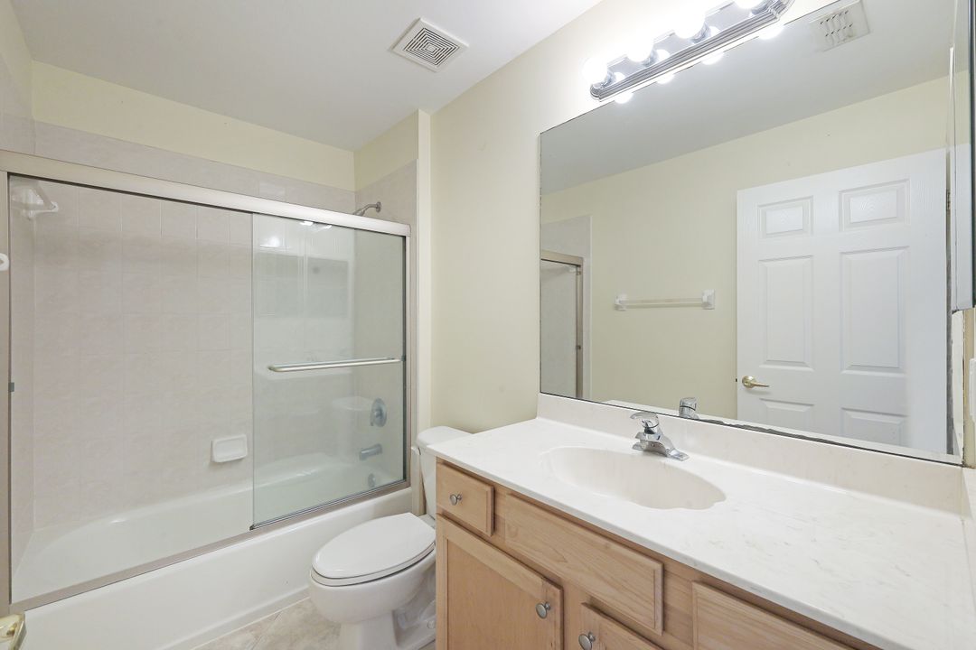 6654 Castlelawn Pl, Naples, FL 34113