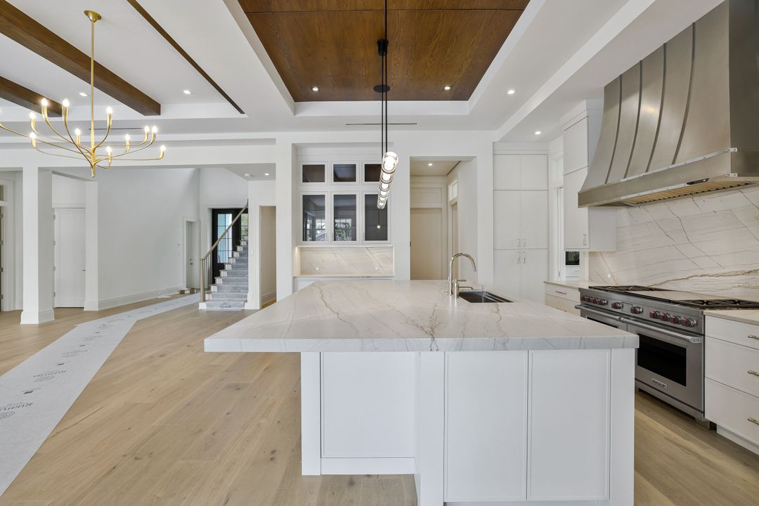 408 16th Ave S, Naples, FL 34102