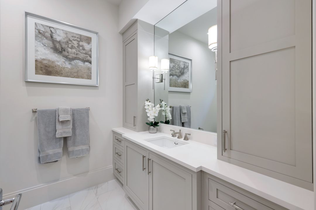 541 Whispering Pine Ct, Naples, FL 34103