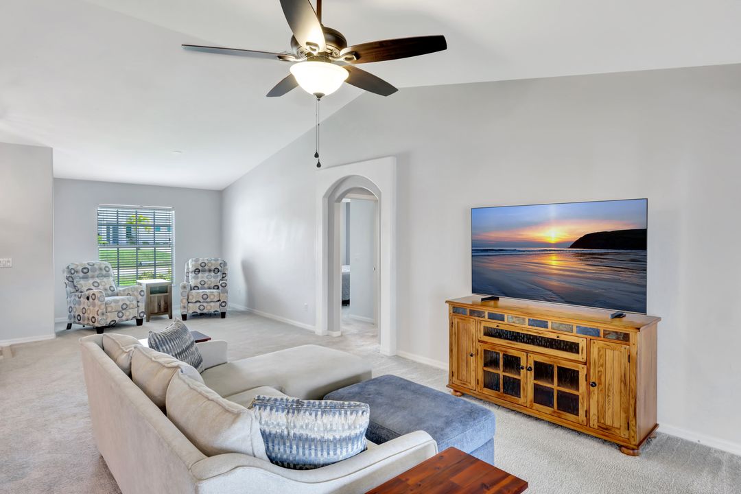 1904 NE 18th Pl, Cape Coral, FL 33909