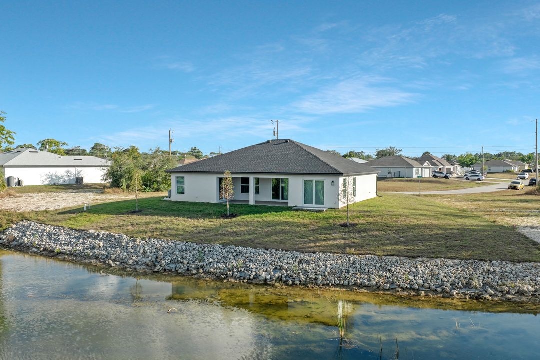 2303 NE 39th St, Cape Coral, FL 33909