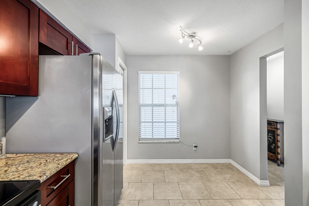 9580 Victoria Ln #208, Naples, FL 34109