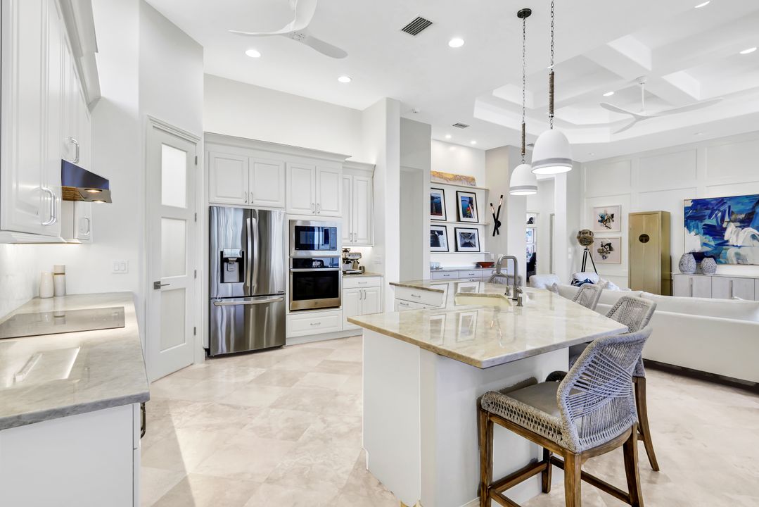 5746 Hammock Isles Dr, Naples, FL 34119