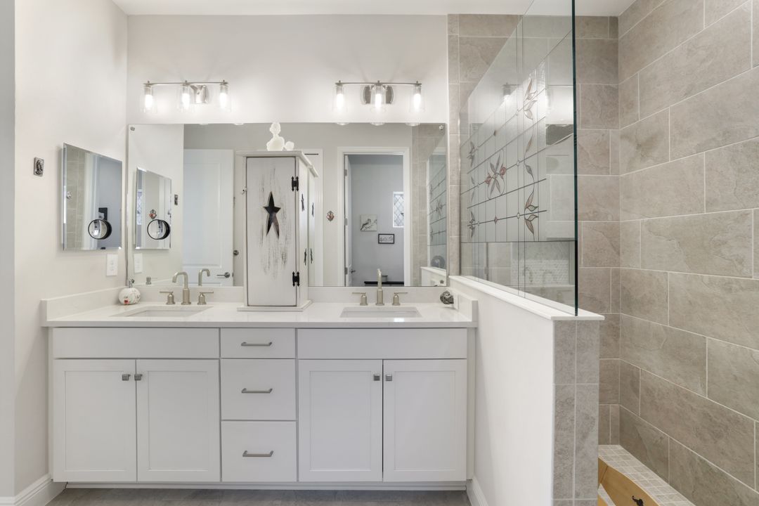 4691 Centaurus Cir, Naples, FL 34120