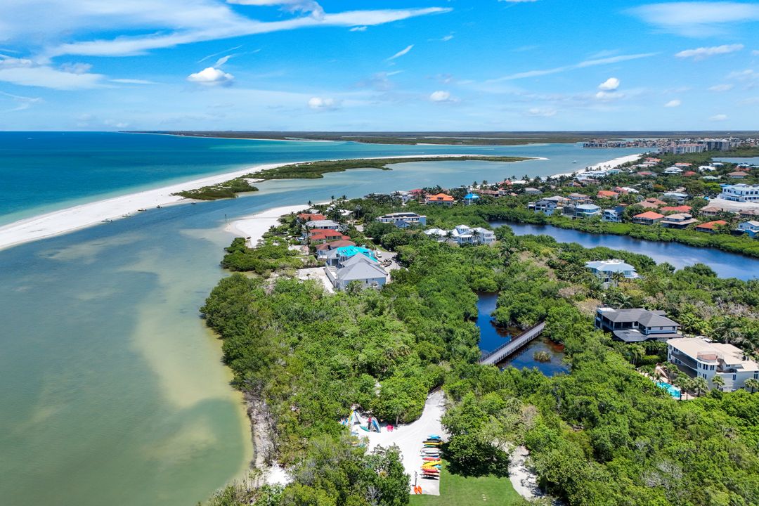 834 Hideaway Cir W, Marco Island, FL 34145