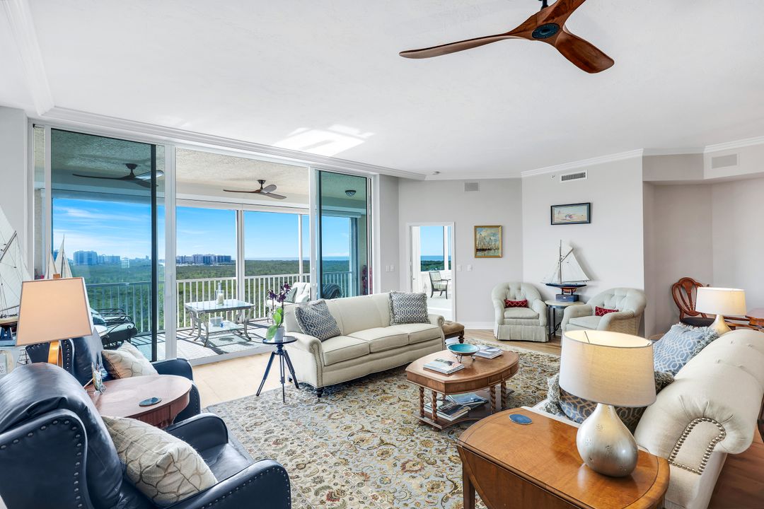 425 Dockside Dr #10, Naples, FL 34110