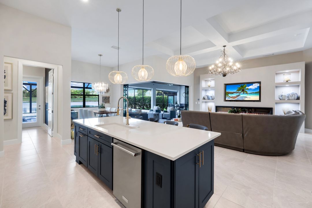 9577 Everglades Dr, Naples, FL 34120