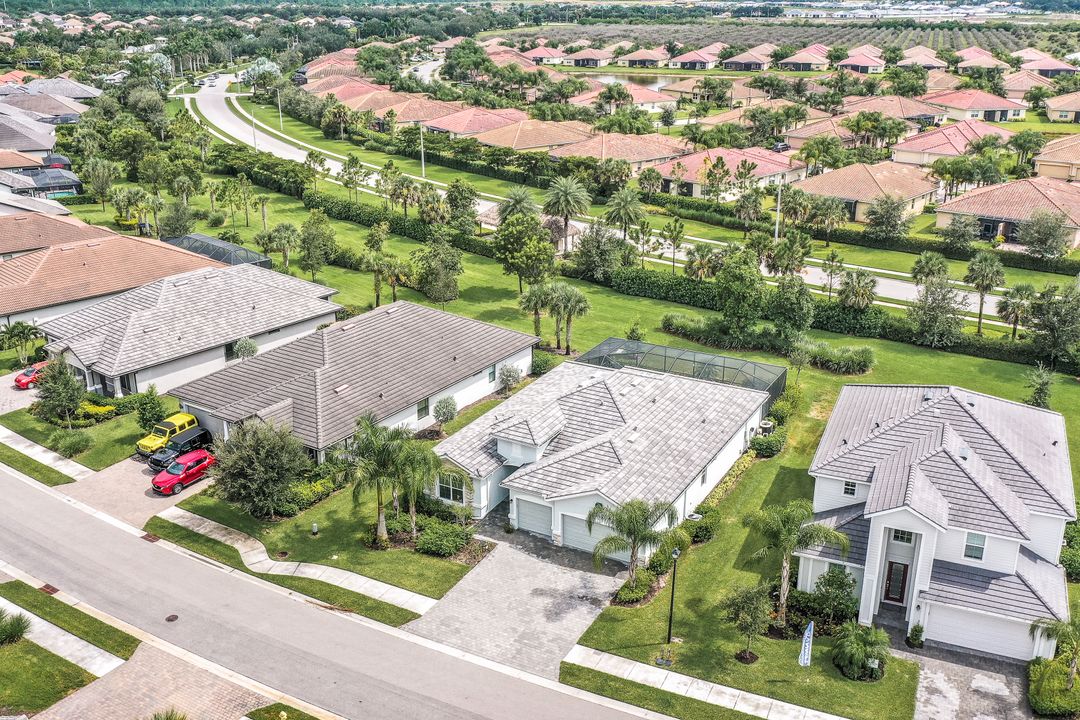 2366 Tangerine Ln, Naples, FL 34120