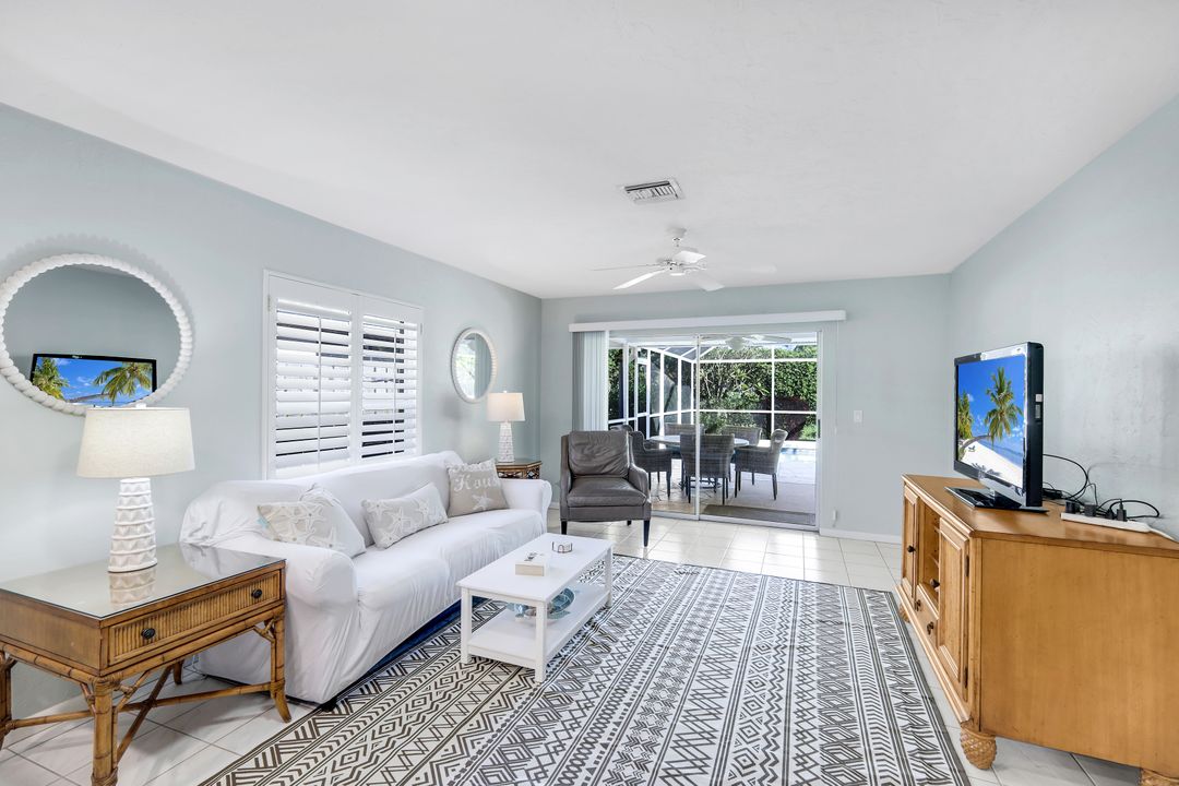 623 98th Ave N, Naples, FL 34108