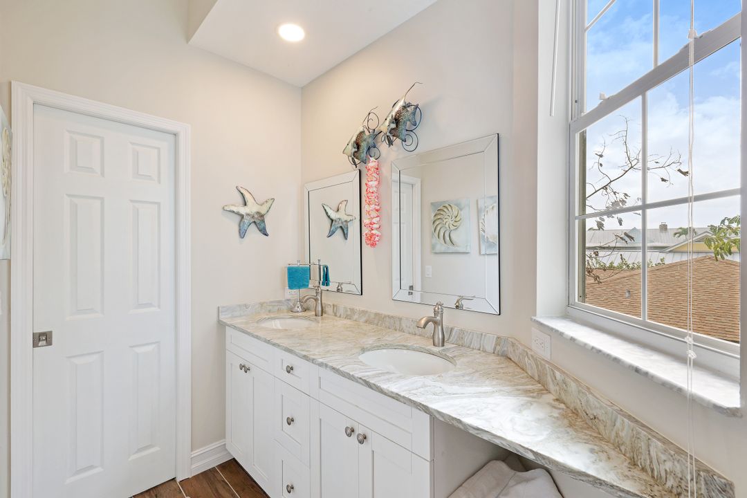 418 Panay Ave, Naples, FL 34113