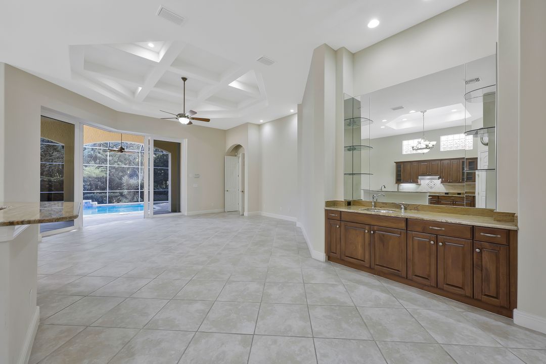 5616 Hammock Isles Dr, Naples, FL 34119