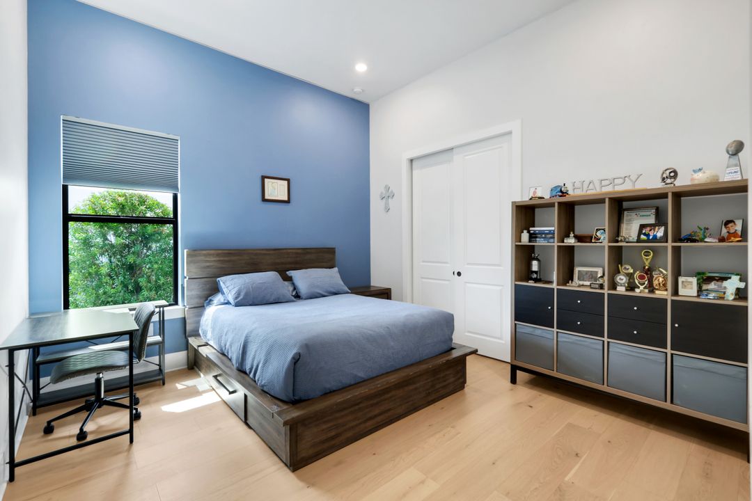 16221 Verilyn Cir, Naples, FL 34110