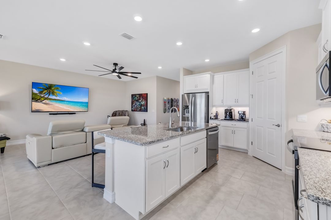 451 Spring Hill Lake Loop, Cape Coral, FL 33993