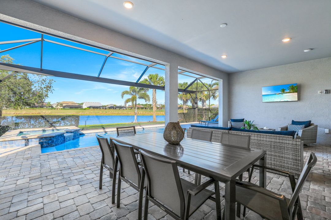 9493 Night Heron Ln, Naples, FL 34120