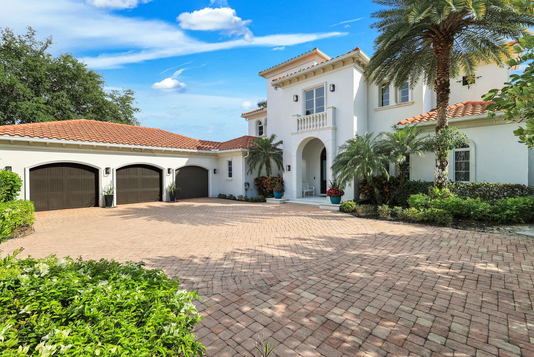 2885 Escada Ct, Naples, FL 34109