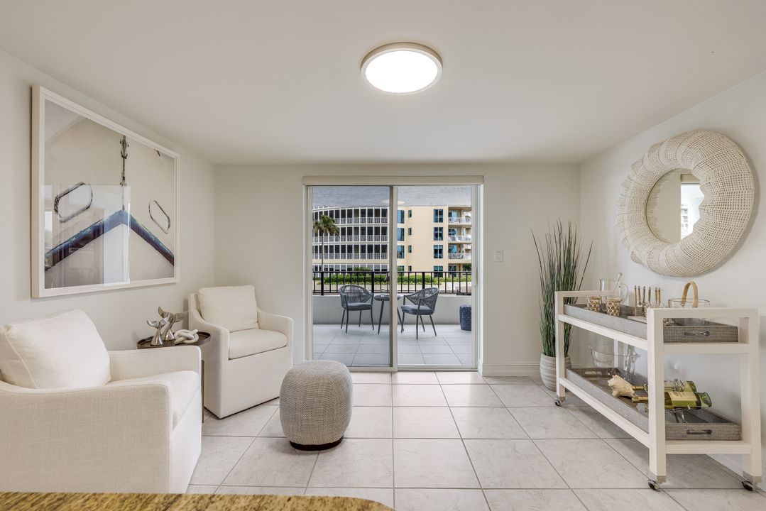 4451 Gulf Shore Blvd N #406, Naples, FL 34103