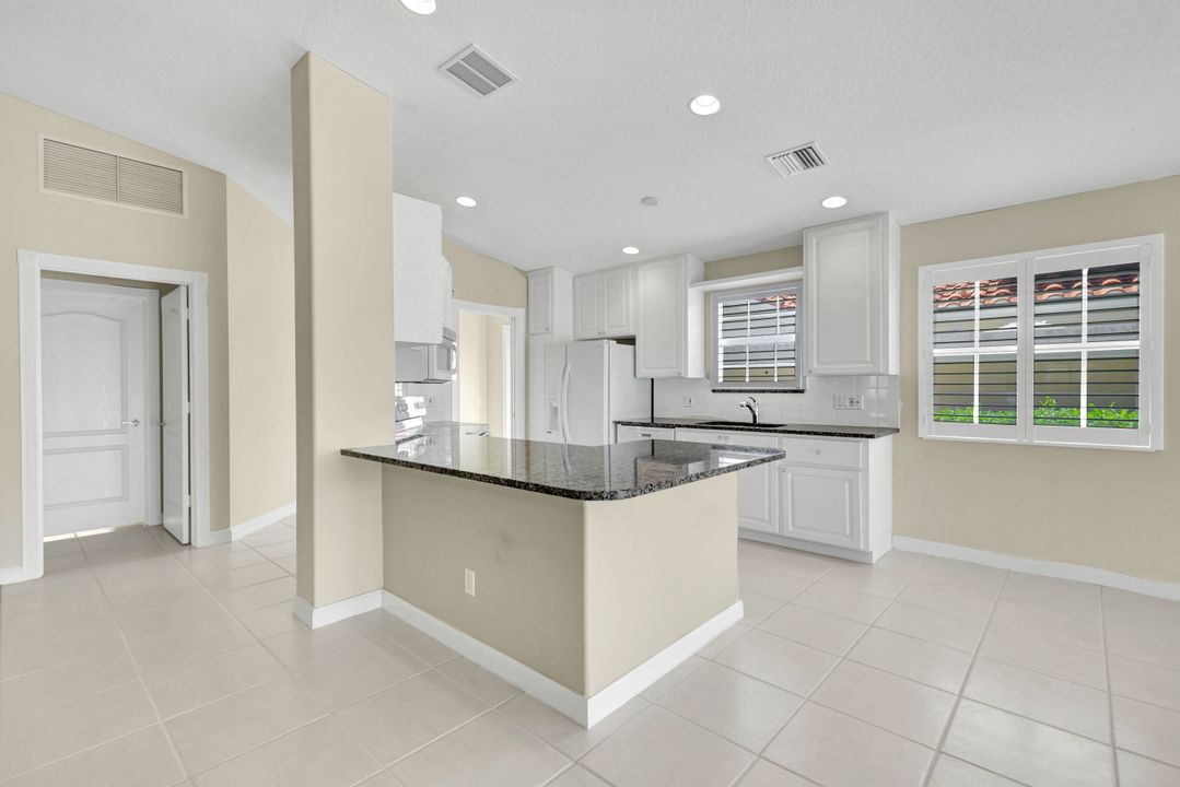 3312 Cayman Ln, Naples, FL 34119