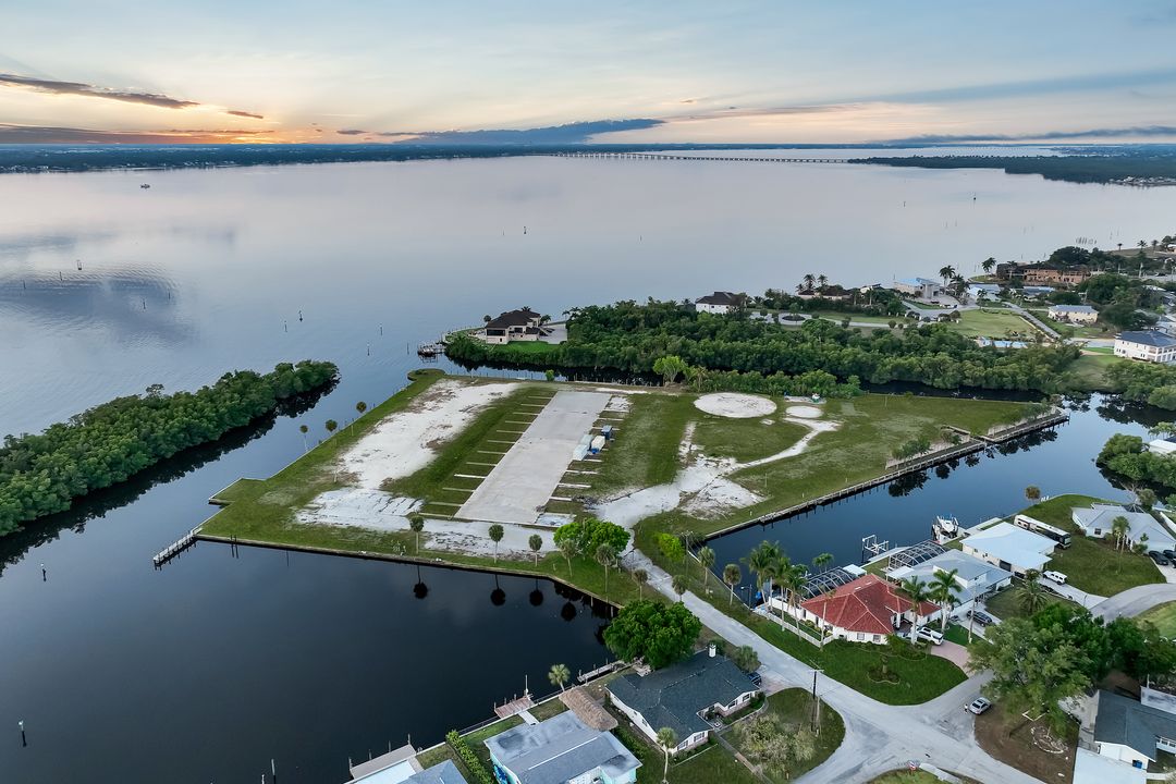 4530 Vinsetta Ave, North Fort Myers, FL 33903