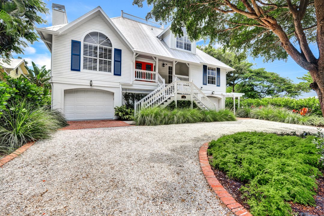 670 8th Ave S, Naples, FL 34102