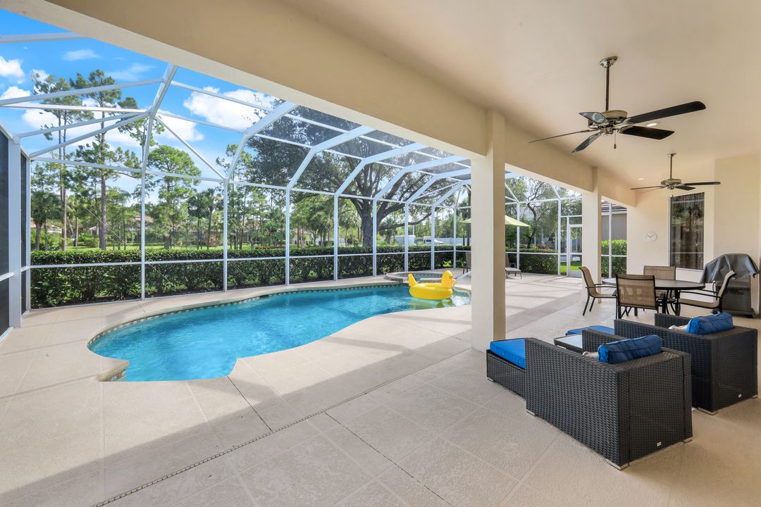 8397 Northhampton Ct, Naples, FL 34120