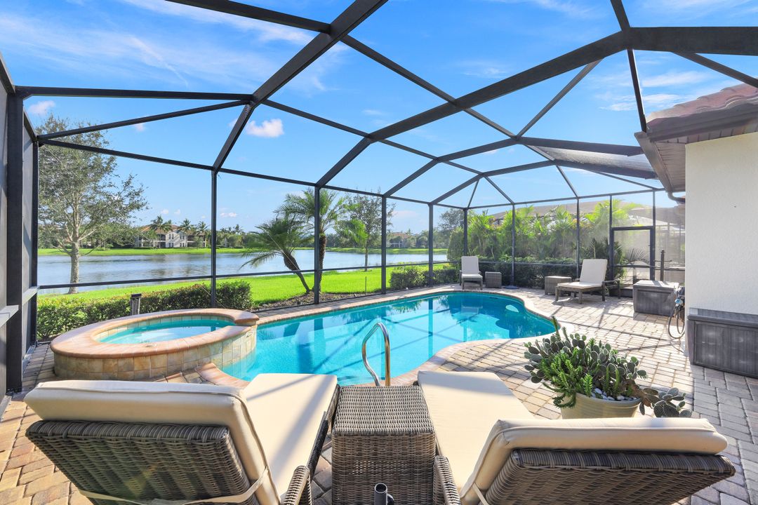 2939 Aviamar Cir, Naples, FL 34114