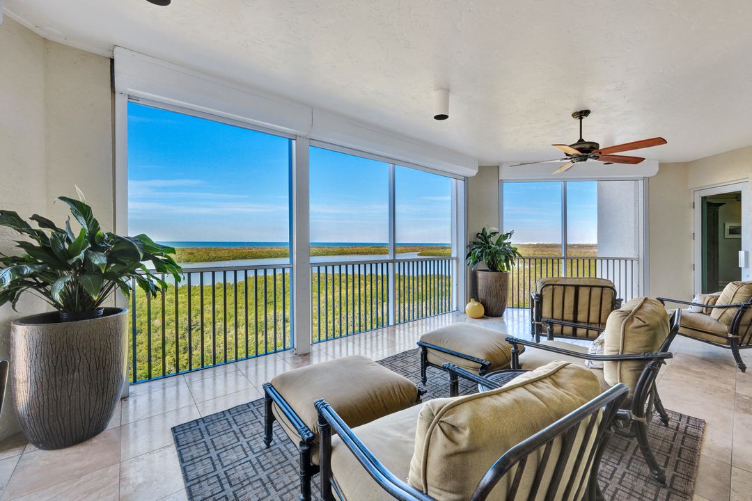 285 Grande Way #903, Naples, FL 34110