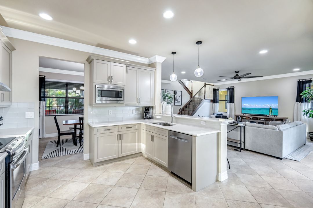 11732 Meadowrun Cir, Fort Myers, FL 33913