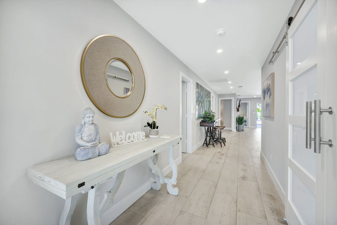 761 99th Ave N, Naples, FL 34108