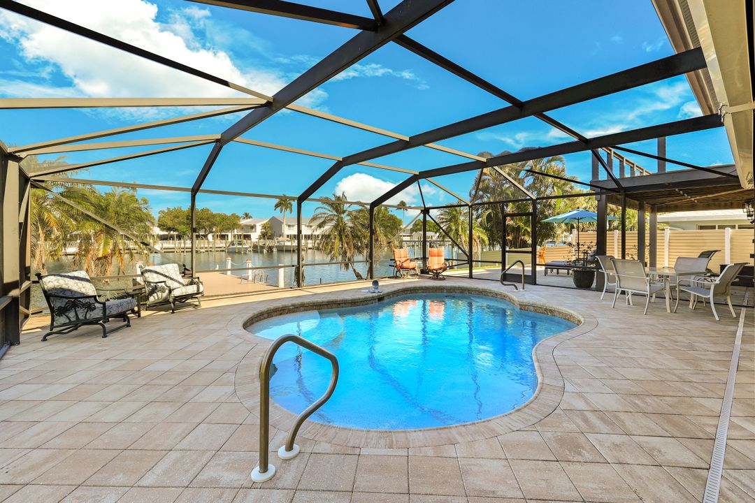 18323 Cutlass Dr, Fort Myers Beach, FL 33931