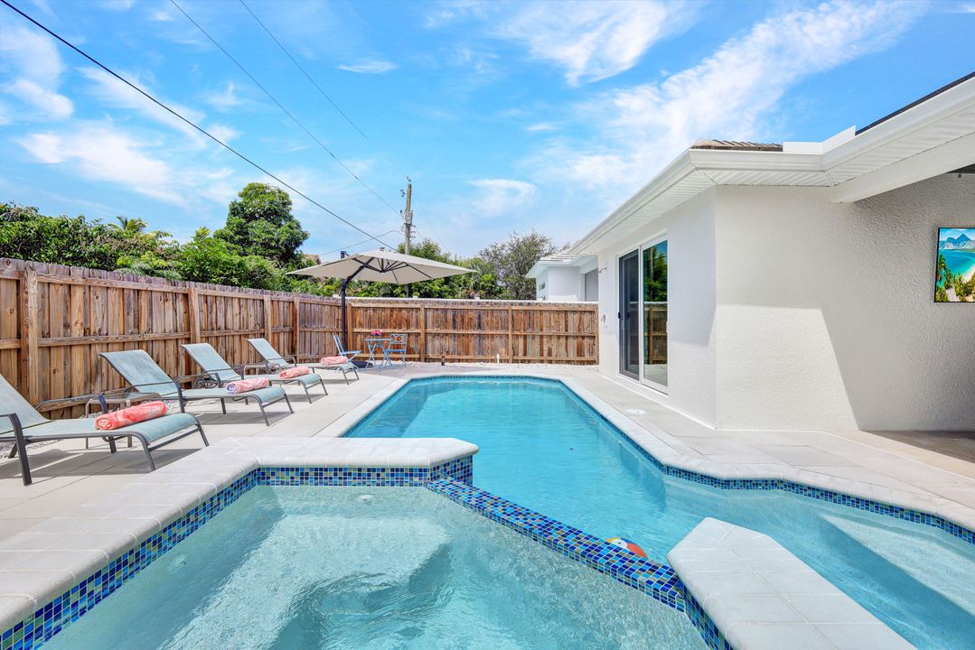 574 94th Ave N, Naples, FL 34108