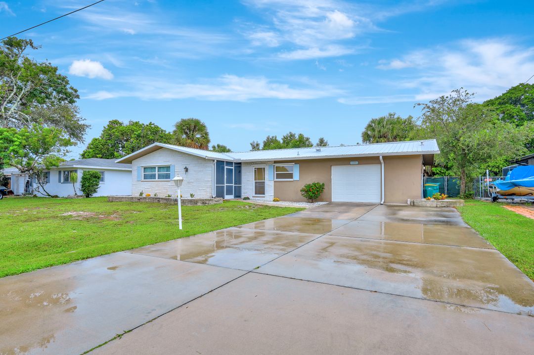 2201 41st Terrace SW, Naples, FL 34116