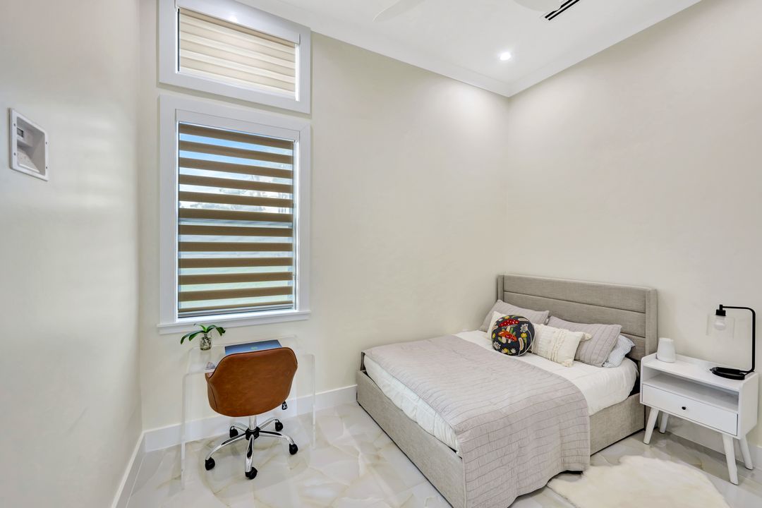 2546 4th St NW, Naples, FL 34120