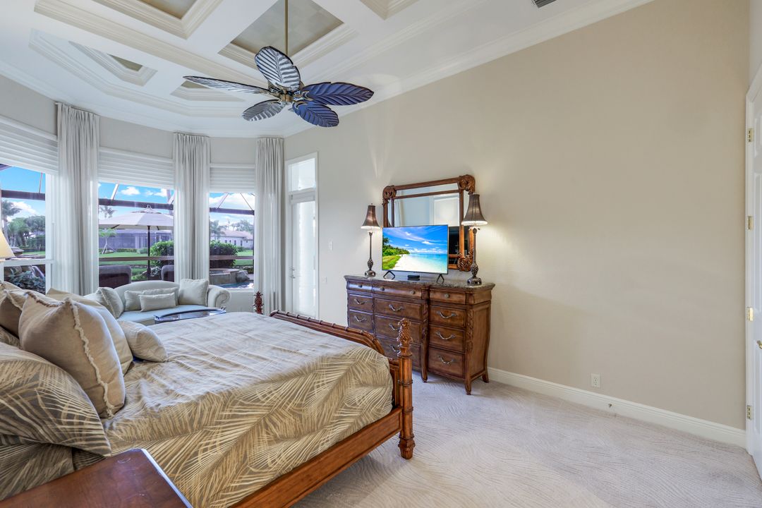 7511 Hogan Ct, Naples, FL 34113