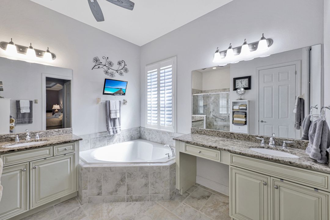 8130 Valiant Dr, Naples, FL 34104