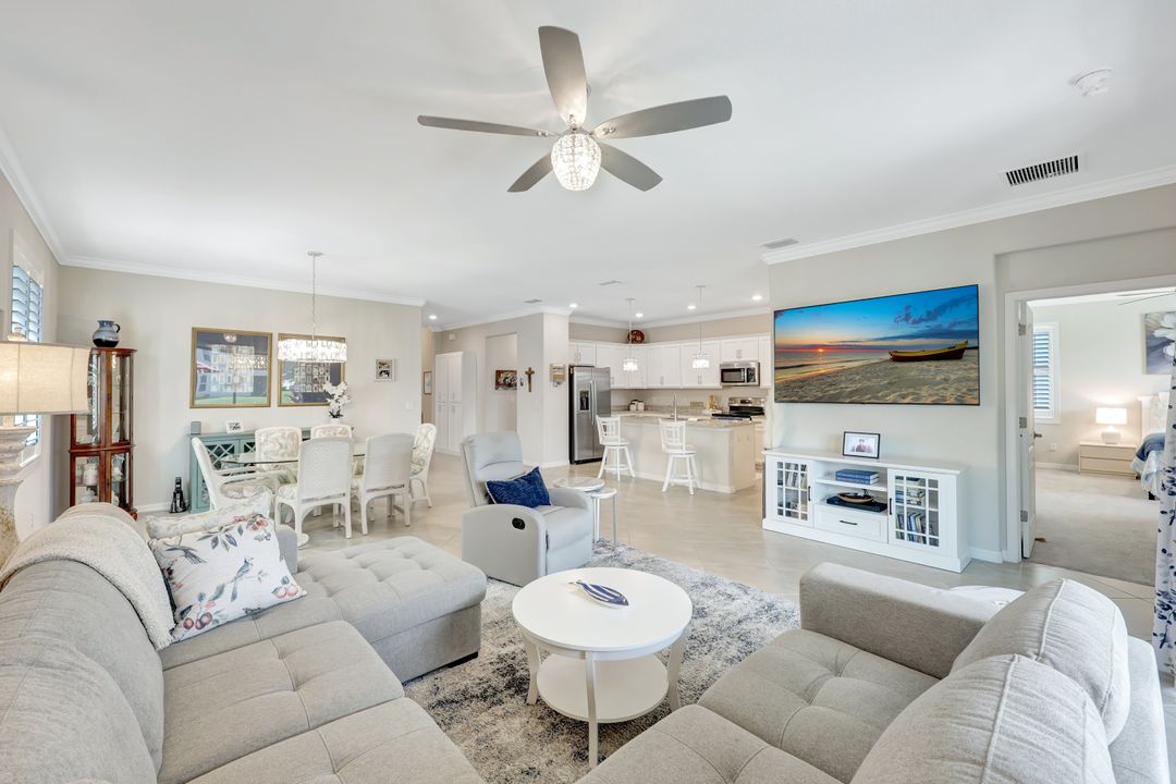 2174 Clementine St, Naples, FL 34120