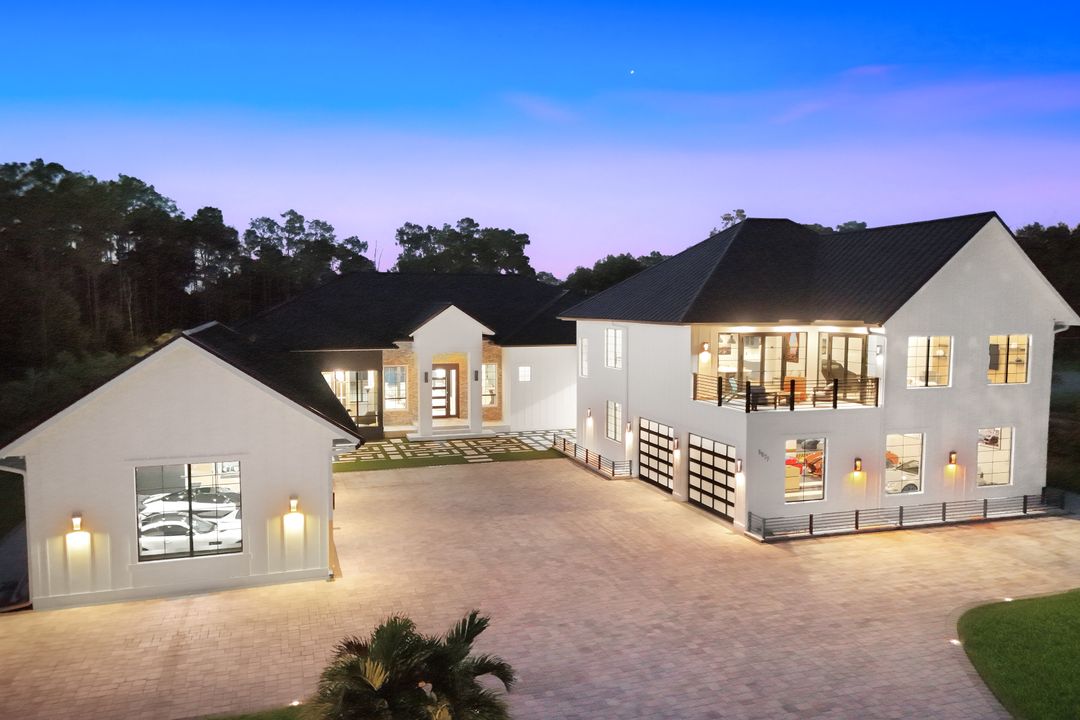 6677 Hunters Rd, Naples, FL 34109