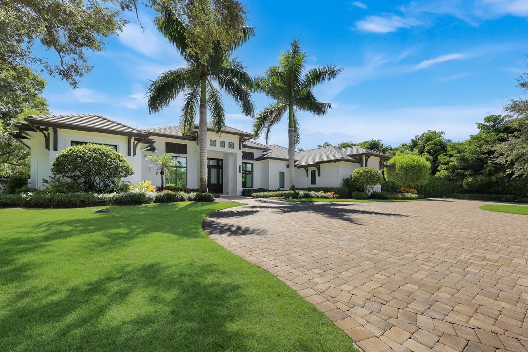 112 Hickory Rd, Naples, FL 34108