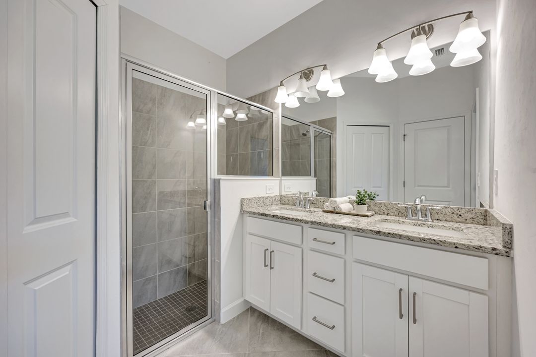 13842 Hunter Oak Dr, Fort Myers, FL 33913